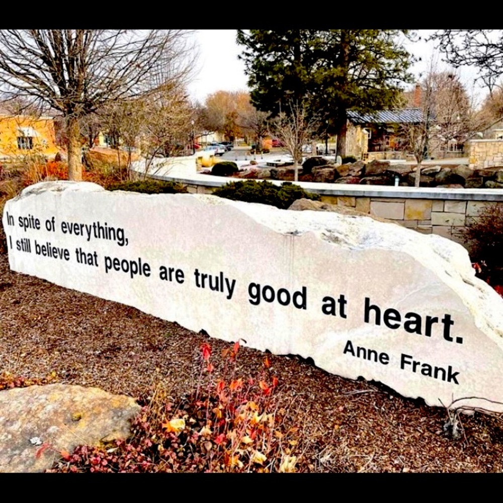 Meet your Posher, Nae